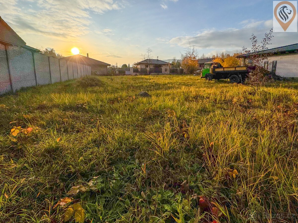 Pozemek v Košťanech o velikosti 1002 m² nabízí klid a prosto