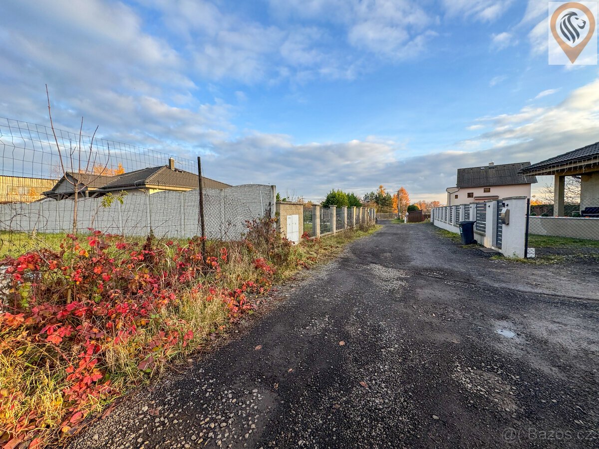 Pozemek v Košťanech o velikosti 1002 m² nabízí klid a prosto