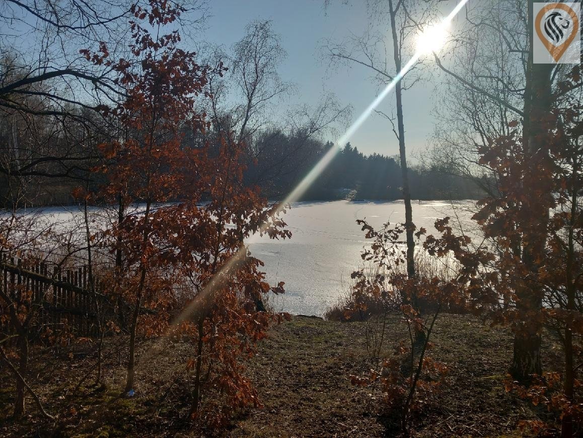 Pozemek v Košťanech o velikosti 1002 m² nabízí klid a prosto