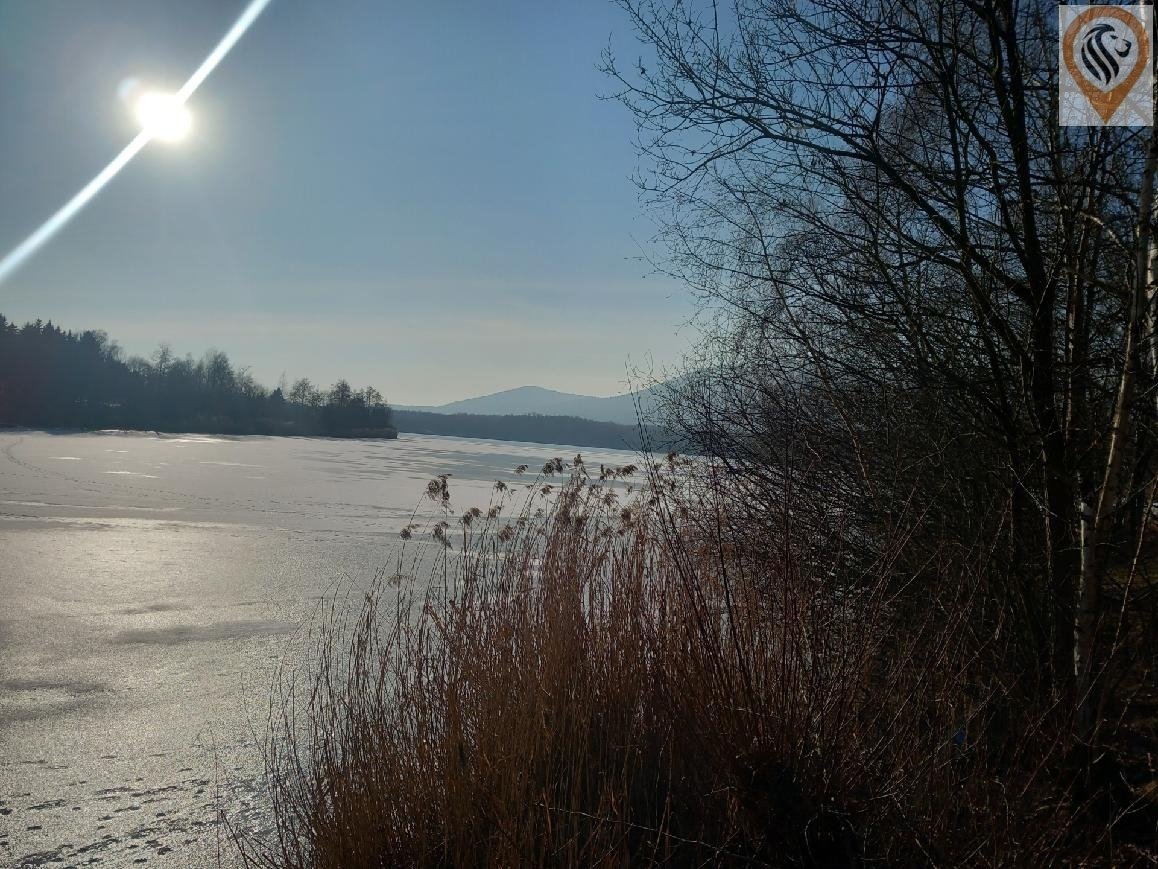 Pozemek v Košťanech o velikosti 1002 m² nabízí klid a prosto