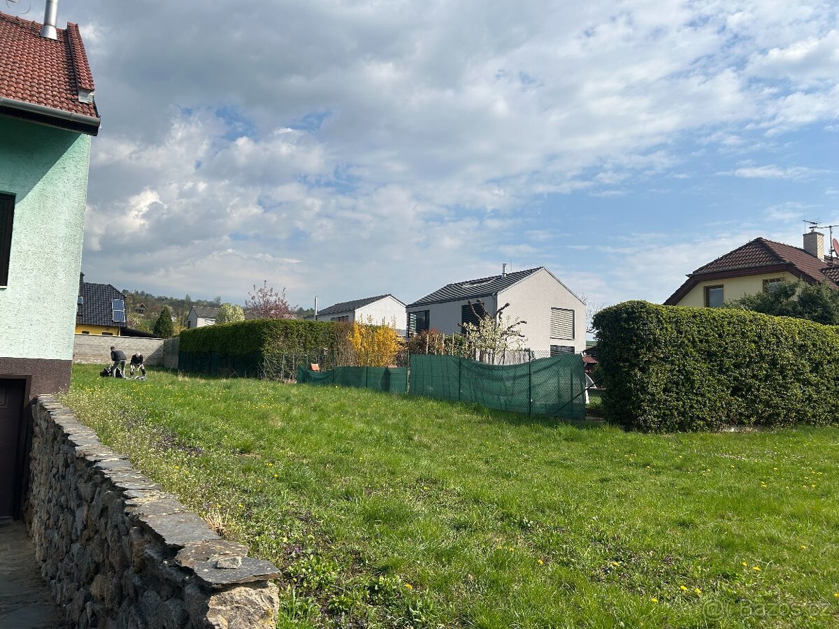 Stavební pozemek 695m2 Slavkov u Brna