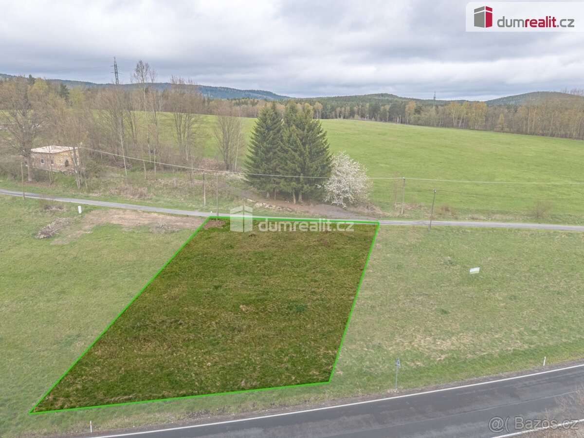 Pěkný pozemek v obci Vojtanov u hranic s Německem v blízkost