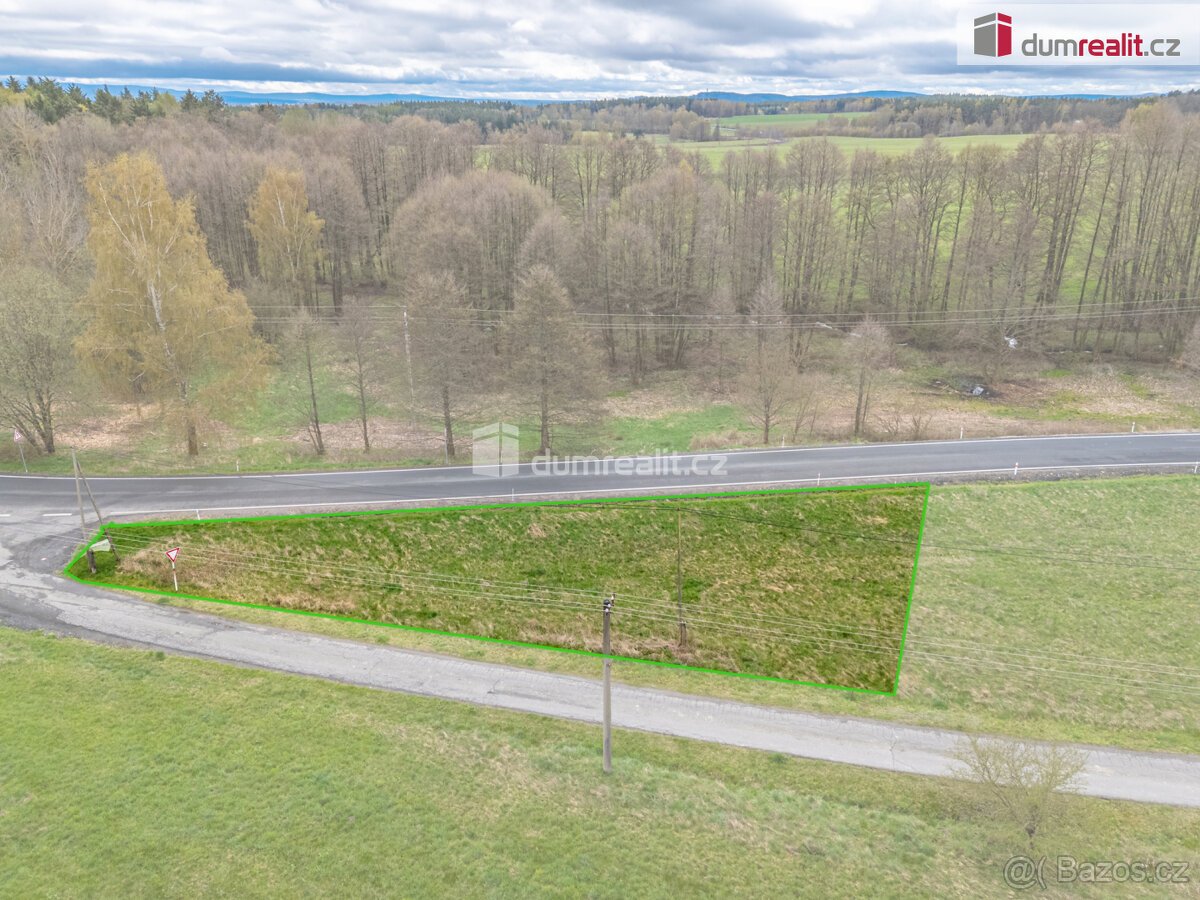 Pěkný pozemek v obci Vojtanov u hranic s Německem v blízkost