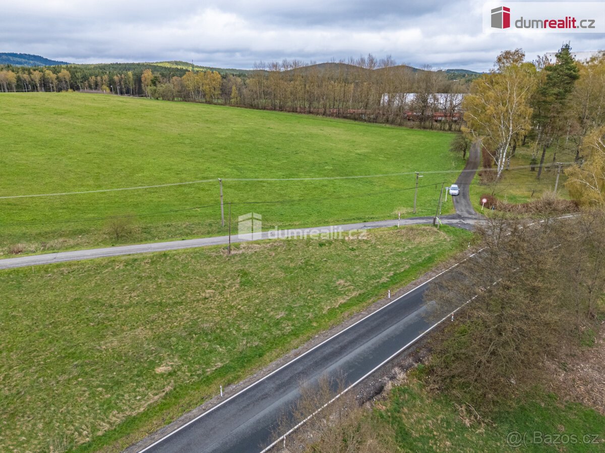 Pěkný pozemek v obci Vojtanov u hranic s Německem v blízkost