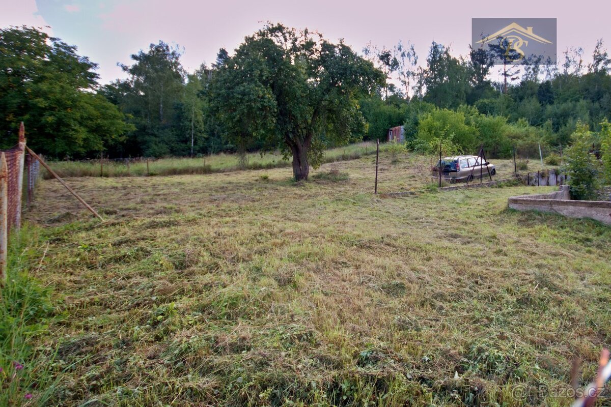 Prodej stavebního pozemku - 1030 m², obec Úholičky