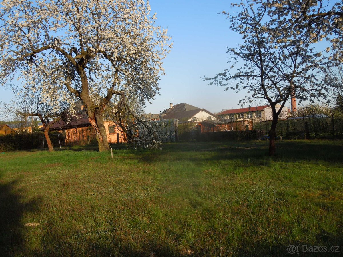 Pozemek pro stavbu RD,Červený Kostelec-Stolín,781m2