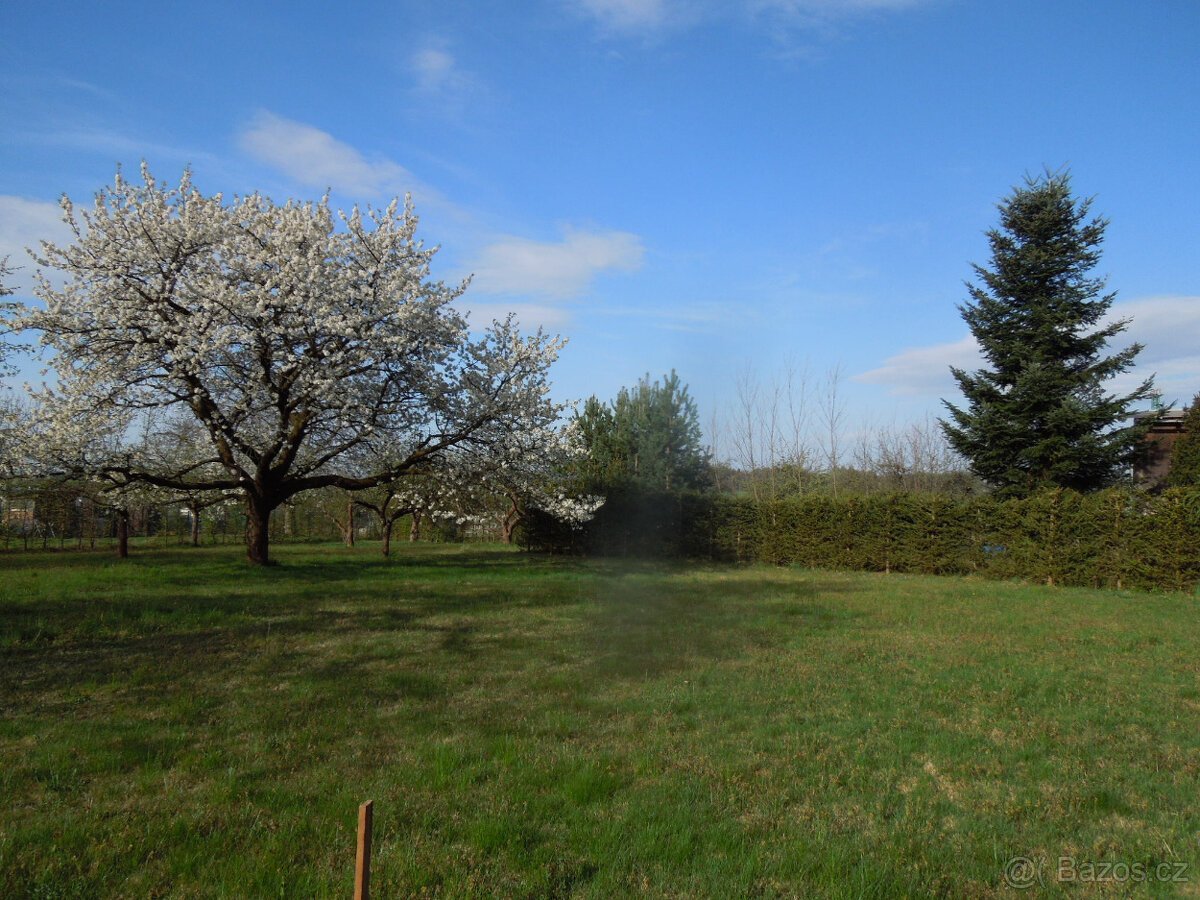 Pozemek pro stavbu RD,Červený Kostelec-Stolín,781m2