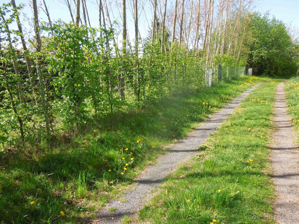 Pozemek pro stavbu RD,Červený Kostelec-Stolín,781m2