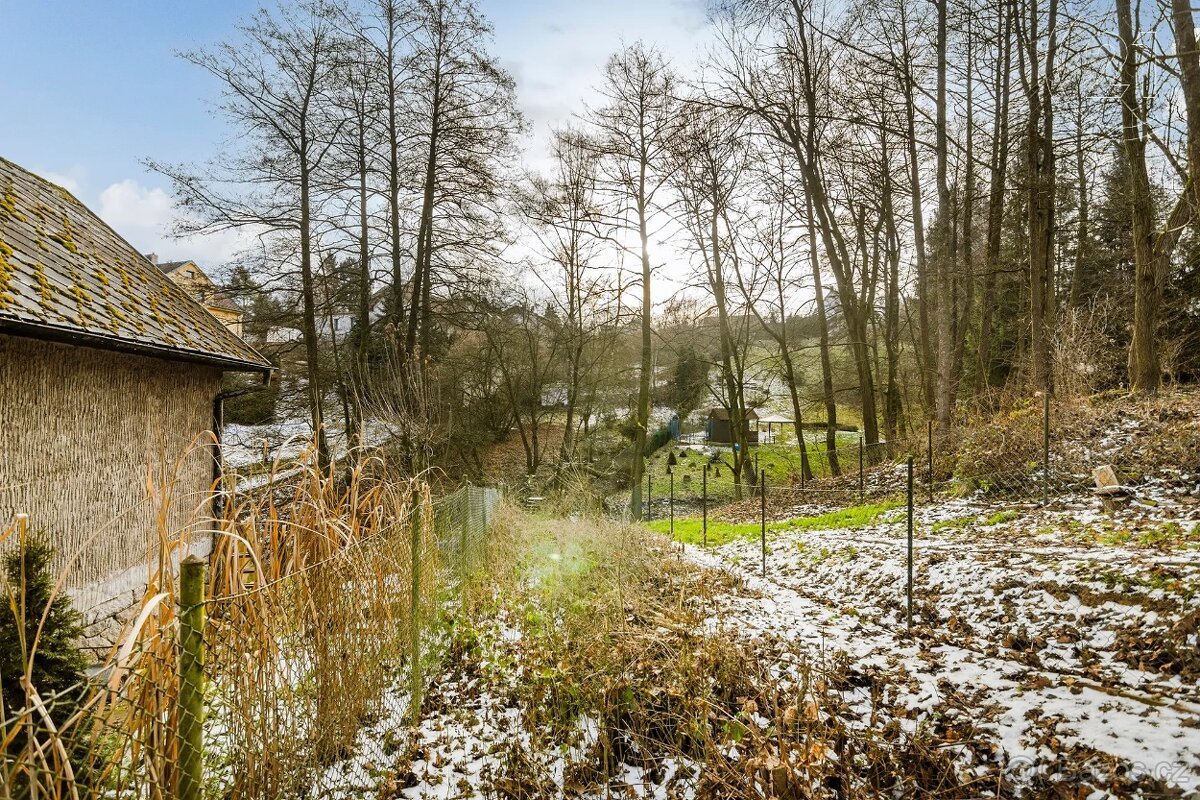 Prodej stavebního pozemku o rozloze 1644 m² v Senohrabech