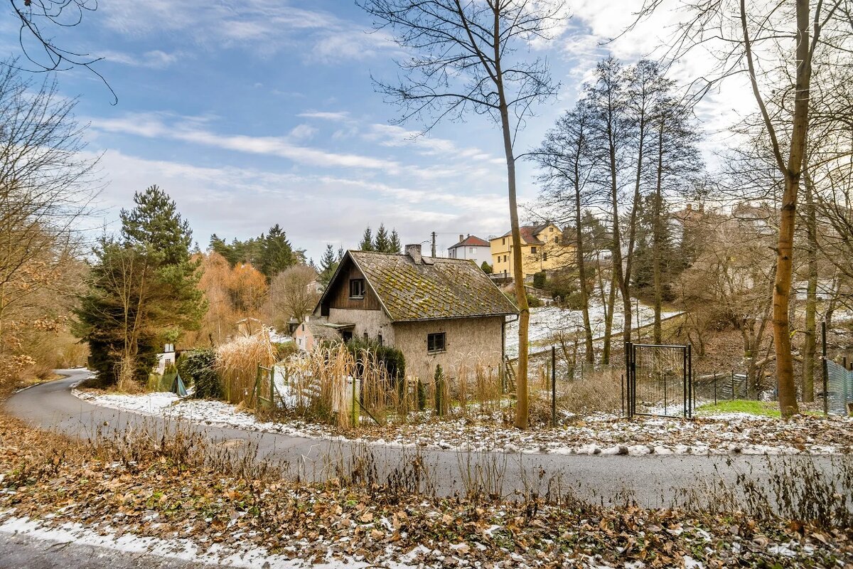 Prodej stavebního pozemku o rozloze 1644 m² v Senohrabech