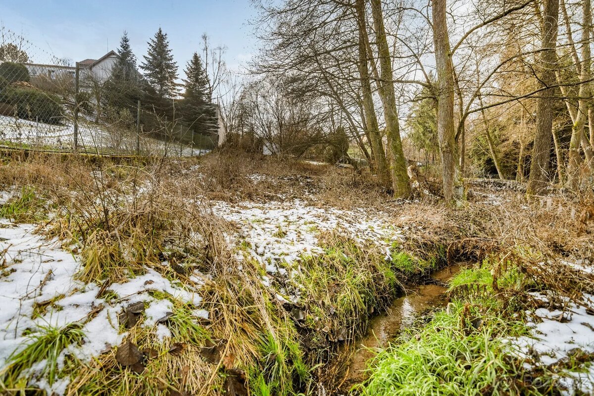 Prodej stavebního pozemku o rozloze 1644 m² v Senohrabech
