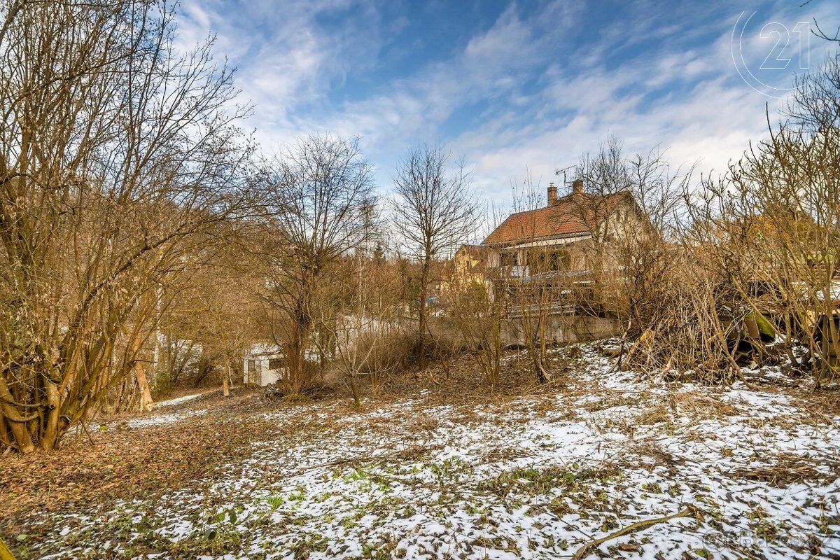 Prodej stavebního pozemku o rozloze 1644 m² v Senohrabech