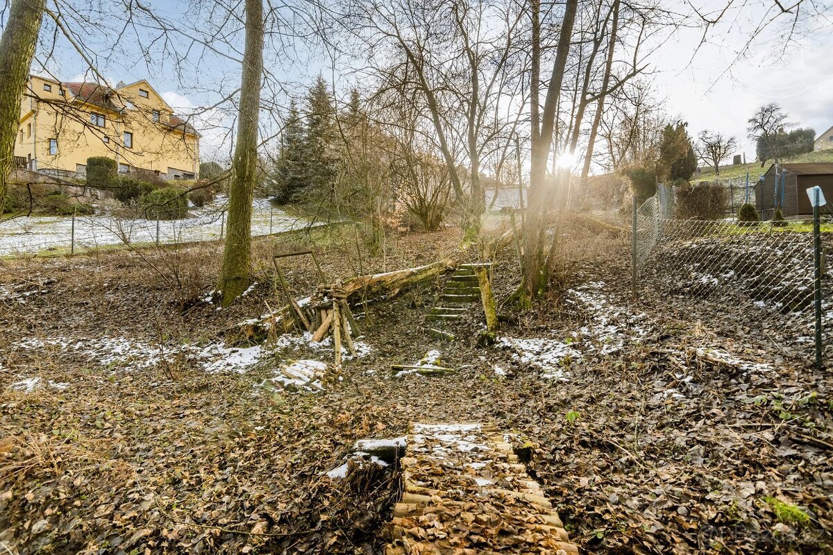 Prodej stavebního pozemku o rozloze 1644 m² v Senohrabech