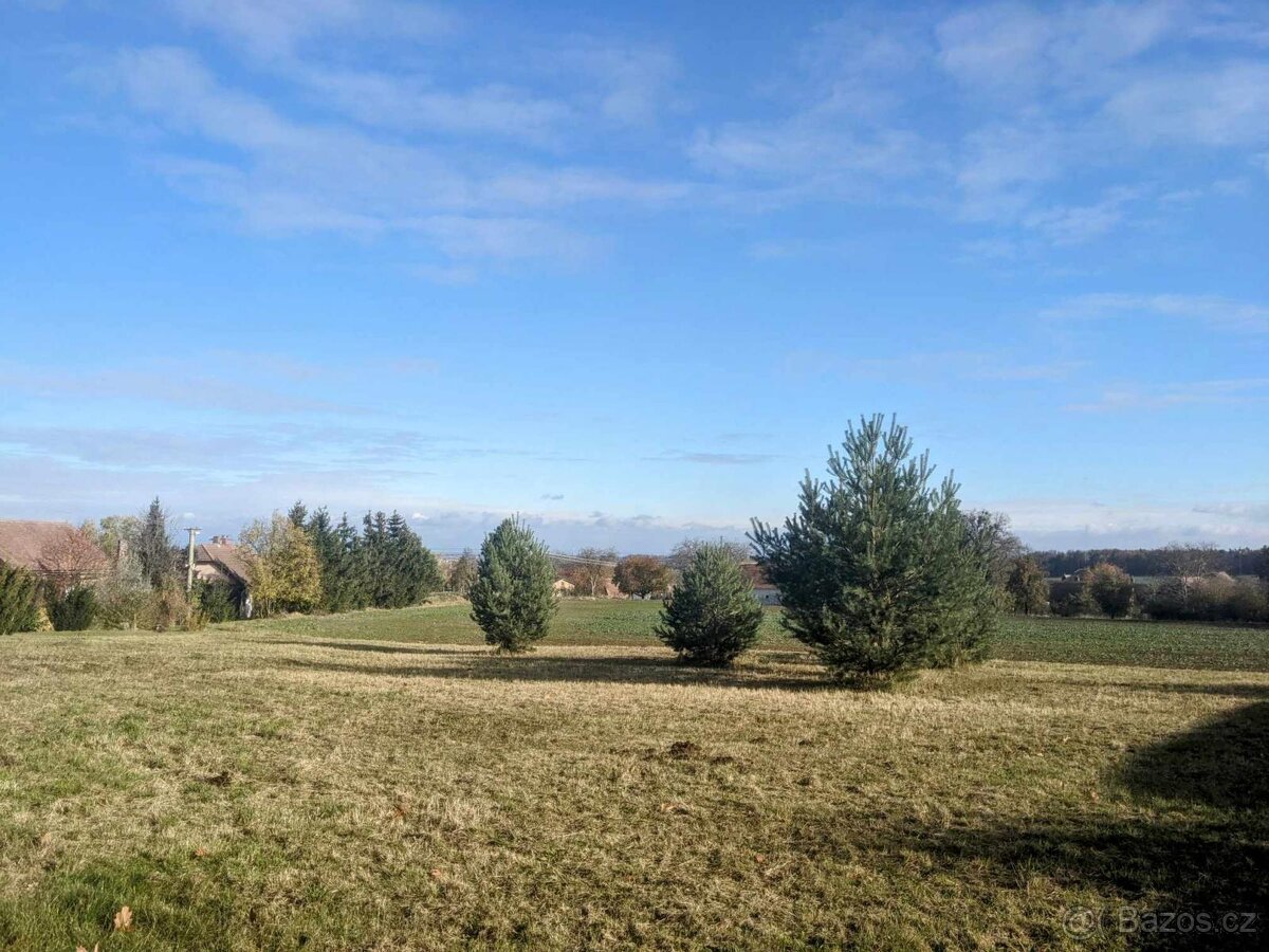 Stavební pozemek 1454 m2, Holičky - Morašice, okres Chrudim