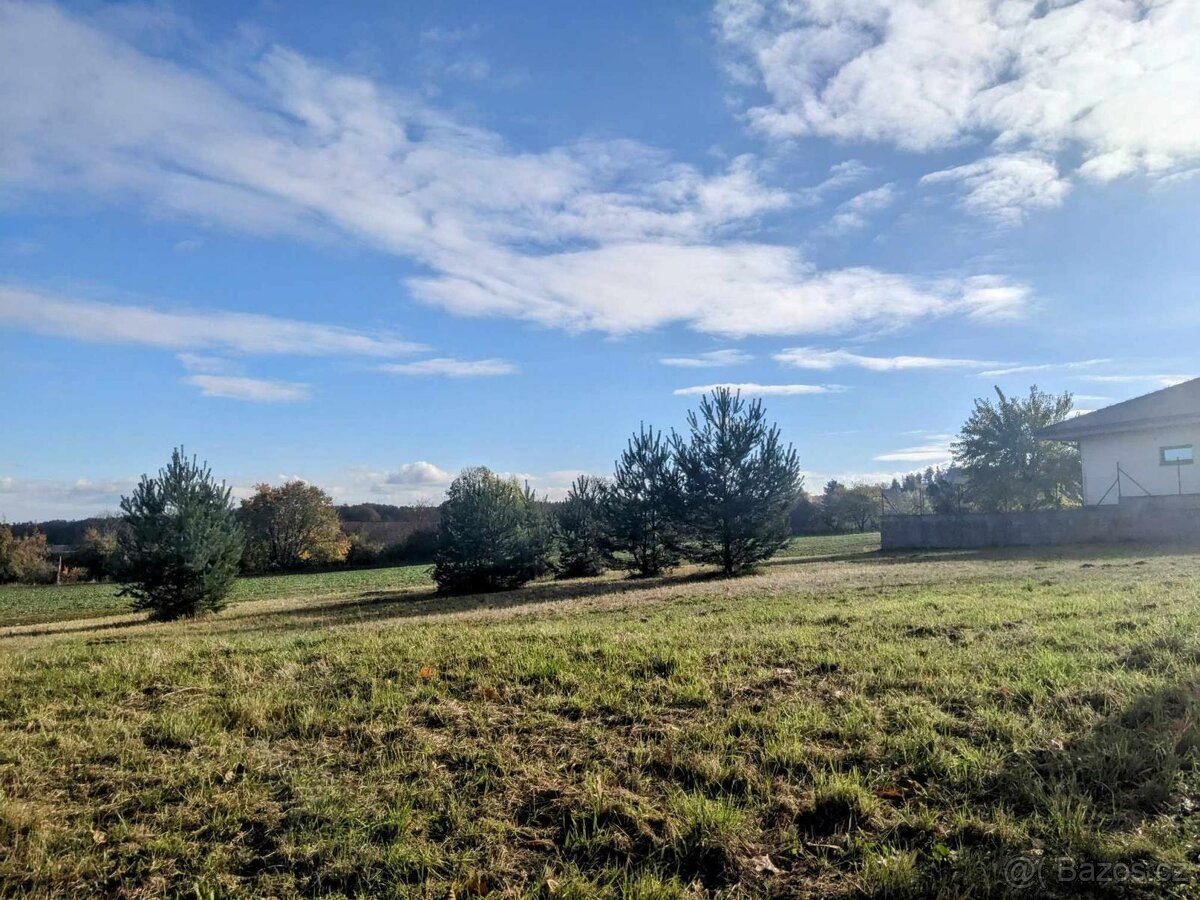 Stavební pozemek 1454 m2, Holičky - Morašice, okres Chrudim