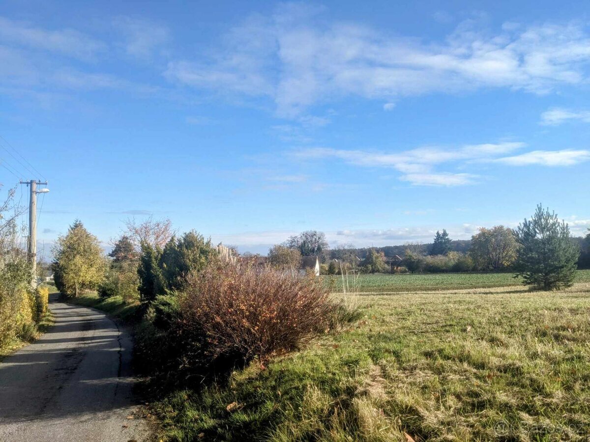 Stavební pozemek 1454 m2, Holičky - Morašice, okres Chrudim