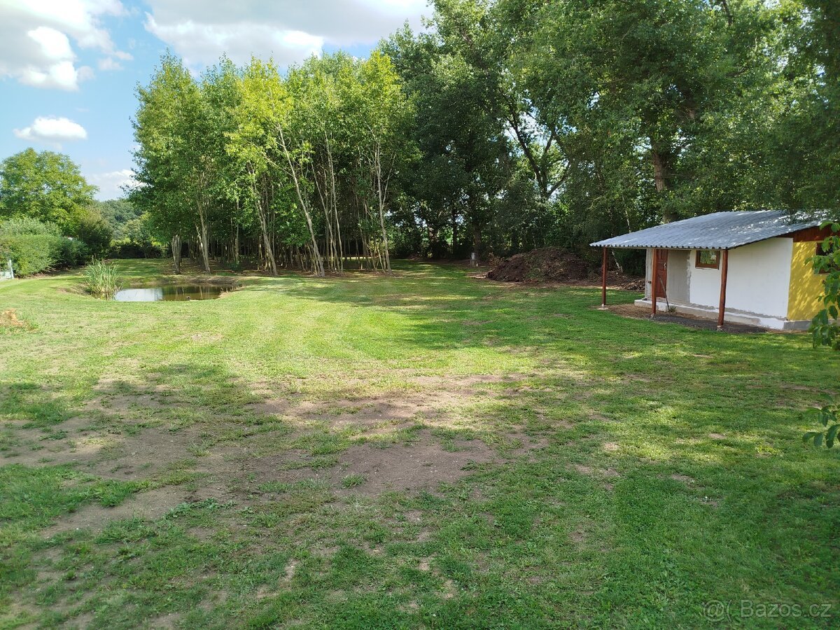 Prodám stavební pozemek 3500m2.