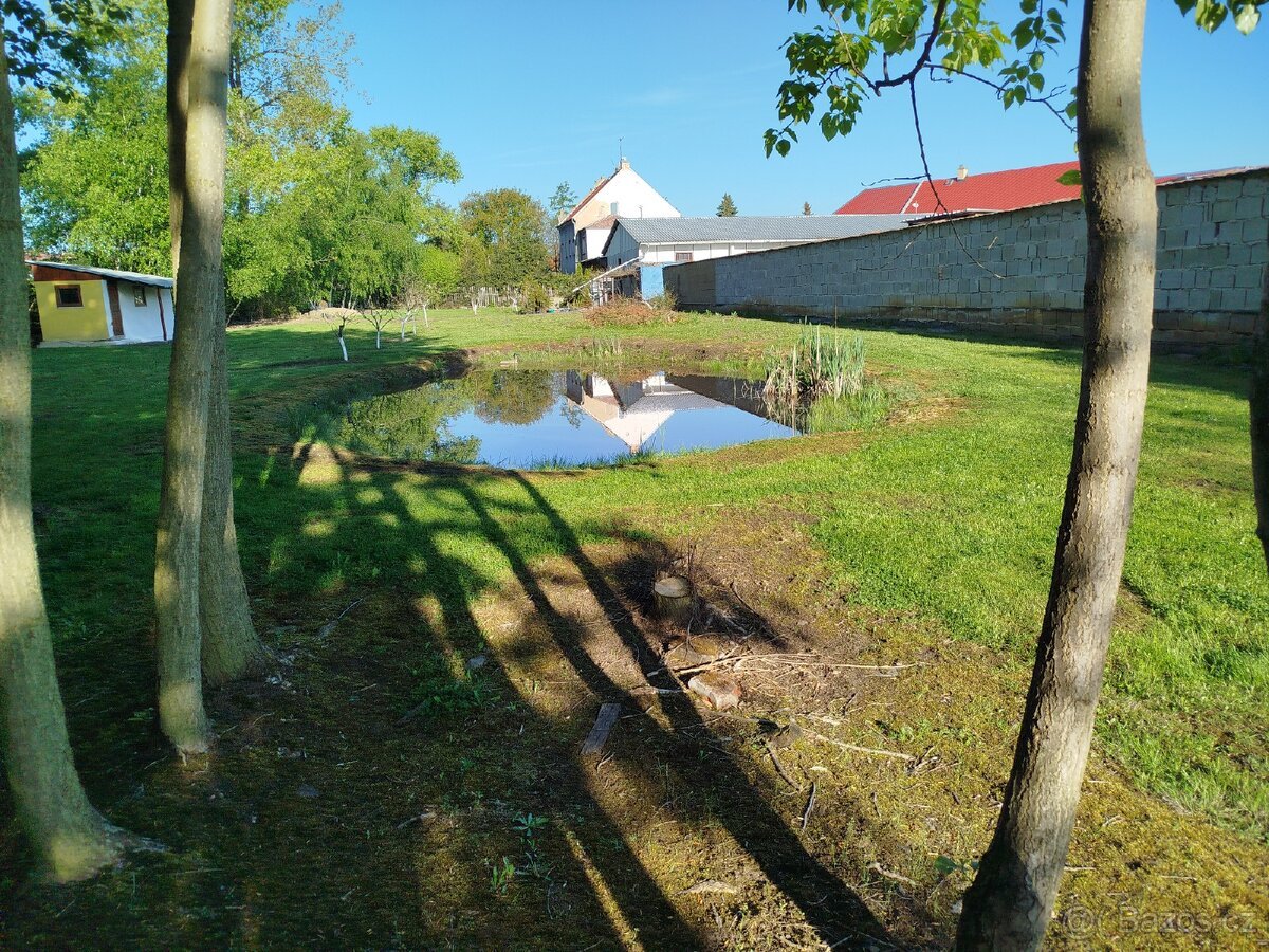 Prodám stavební pozemek 3500m2.