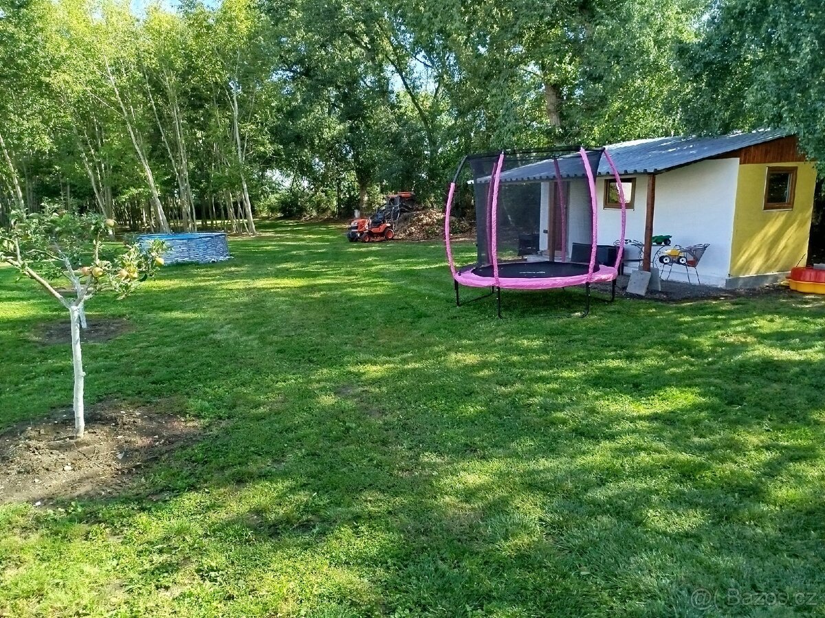 Prodám stavební pozemek 3500m2.