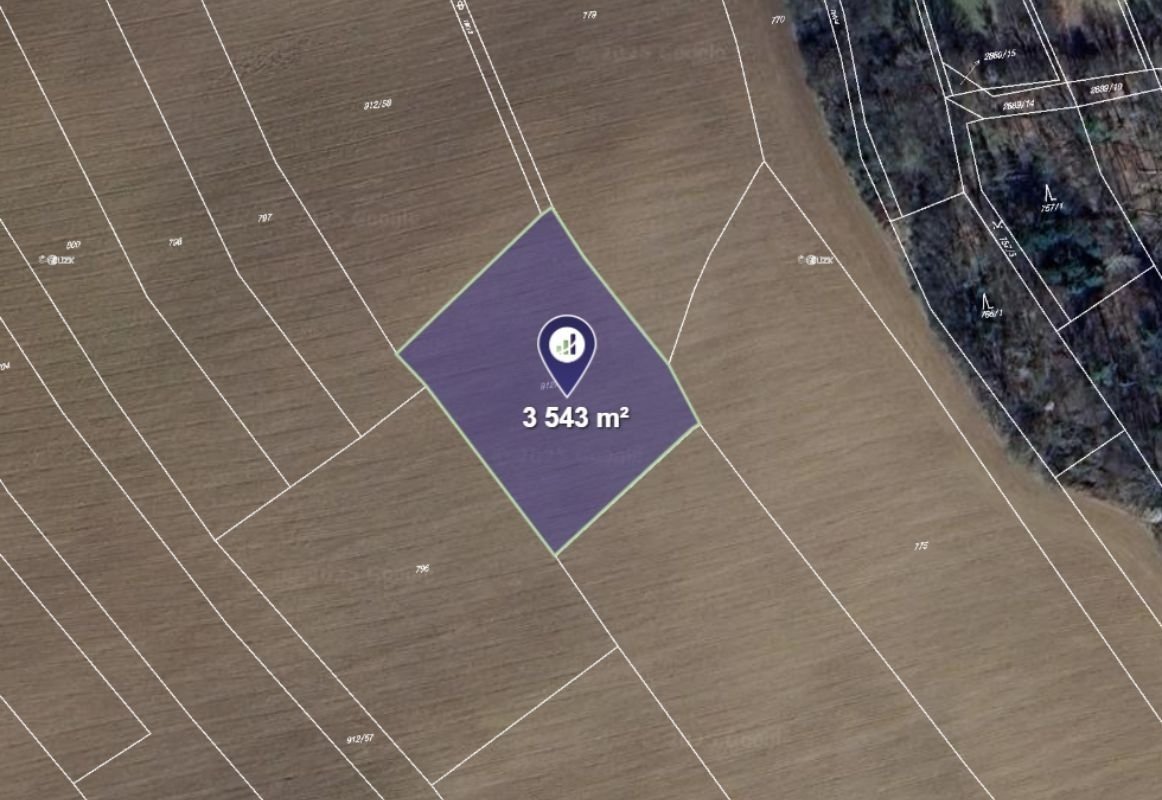 Prodej podílu 1/2 pole 2 457 m², Ondřejov