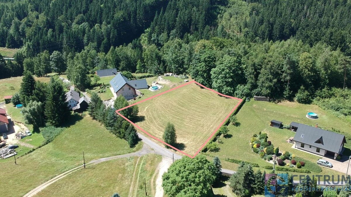 Prodáváme exkluzivně stavební pozemek o výměře 2077 m2, ve Ž