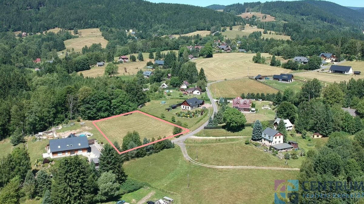 Prodáváme exkluzivně stavební pozemek o výměře 2077 m2, ve Ž