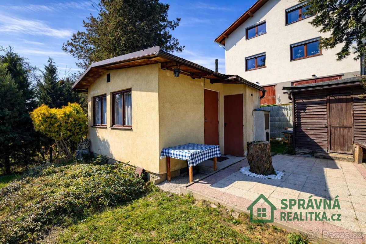 Zahrada 522 m² s chatou na jižním svahu v Plzni na Roudné