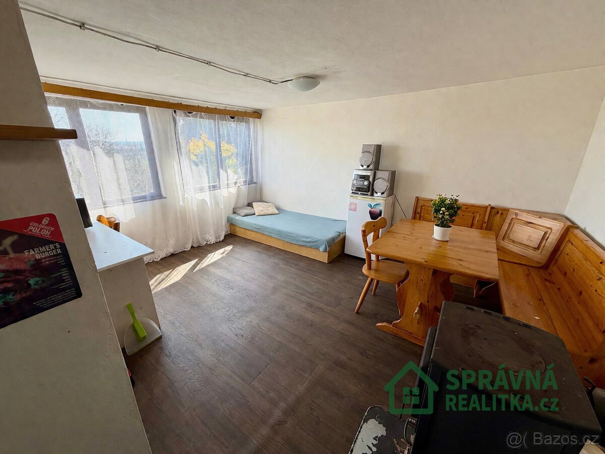 Zahrada 522 m² s chatou na jižním svahu v Plzni na Roudné