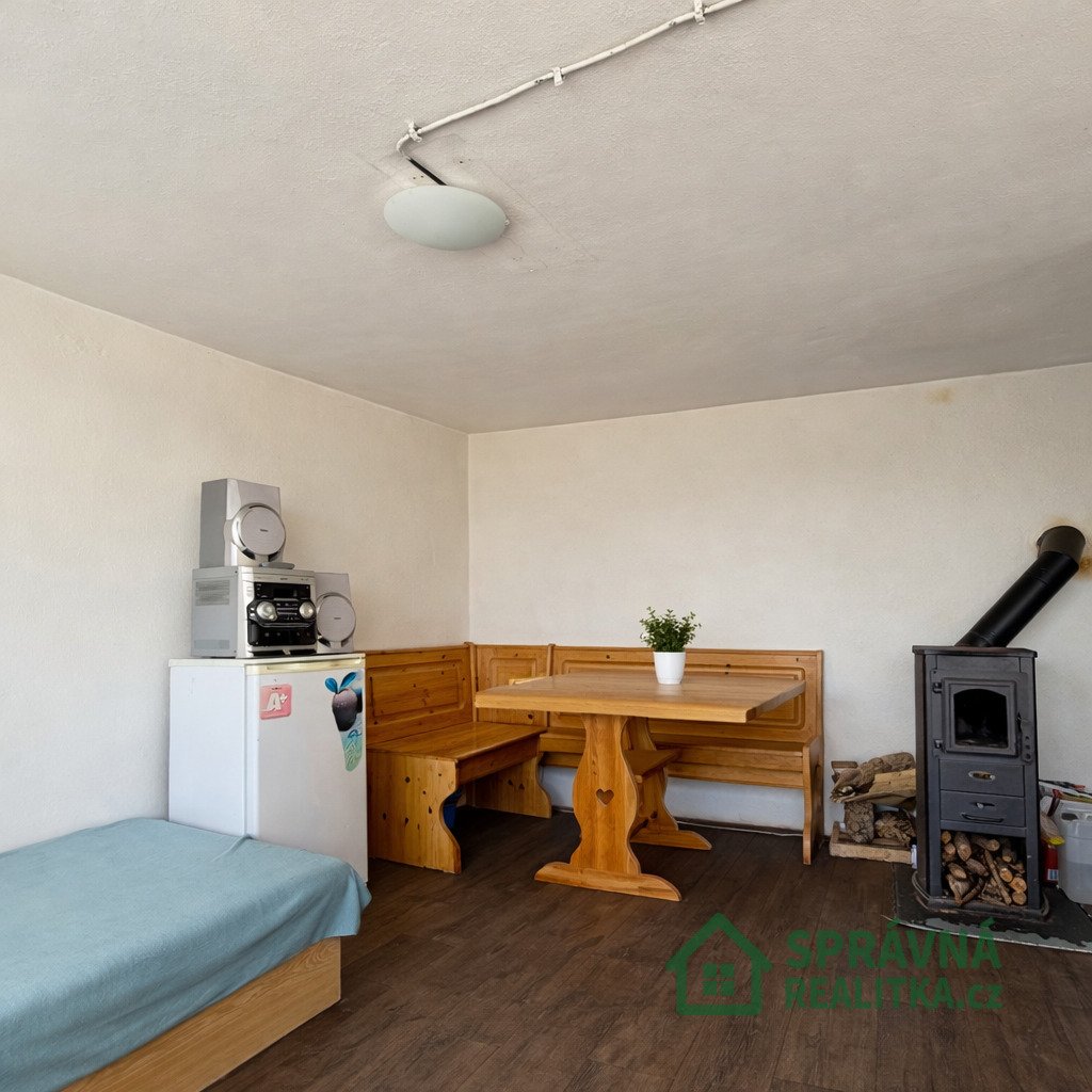Zahrada 522 m² s chatou na jižním svahu v Plzni na Roudné
