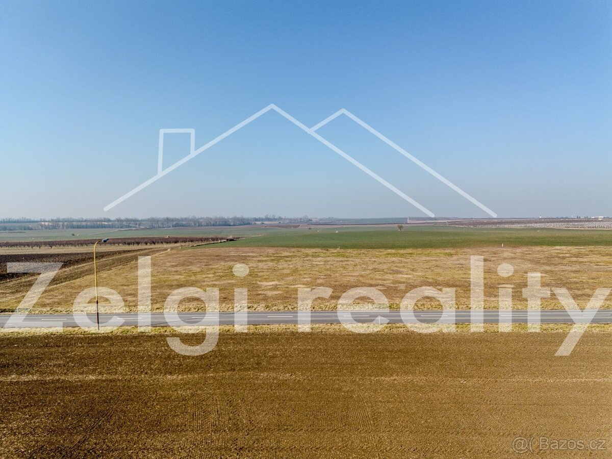 Výstavba haly, skladu či výroby? Ideální pozemek 6 001 m² –
