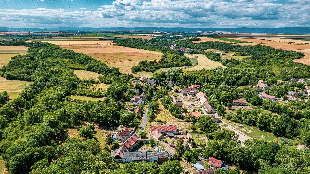 Prodej stavebního pozemku 2 875m2 v obci Tatinná okres Louny