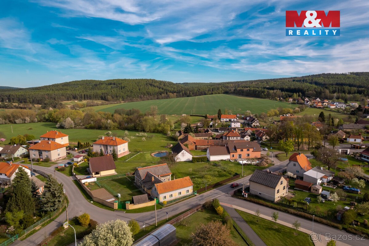Prodej pozemku k bydlení, 1040 m², Podluhy