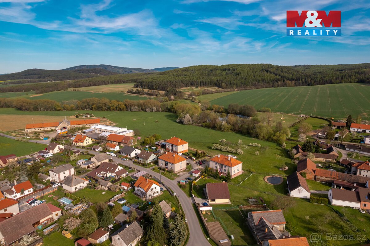 Prodej pozemku k bydlení, 1040 m², Podluhy