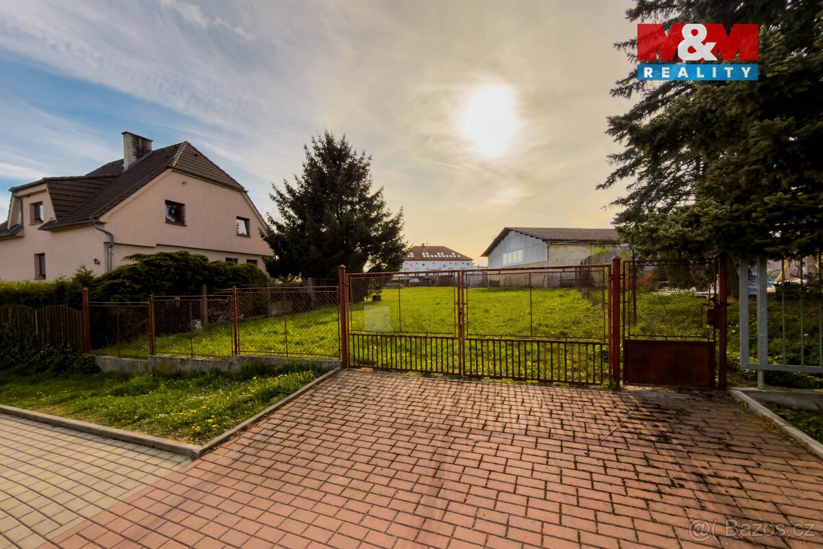 Prodej pozemku k bydlení, 1040 m², Podluhy