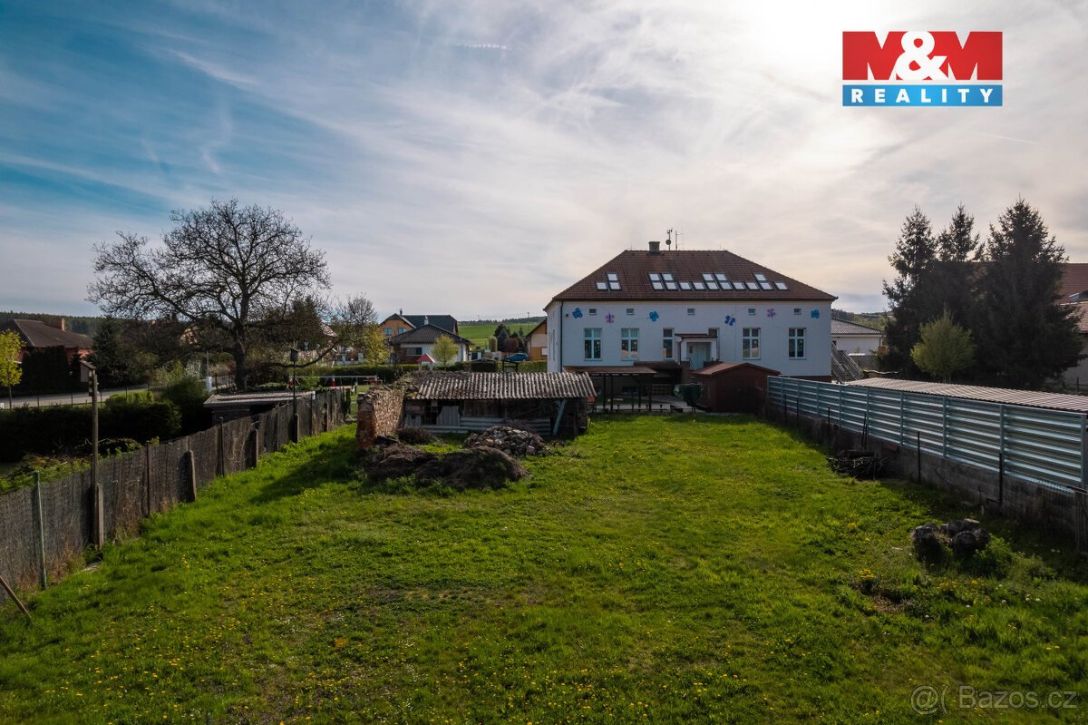 Prodej pozemku k bydlení, 1040 m², Podluhy