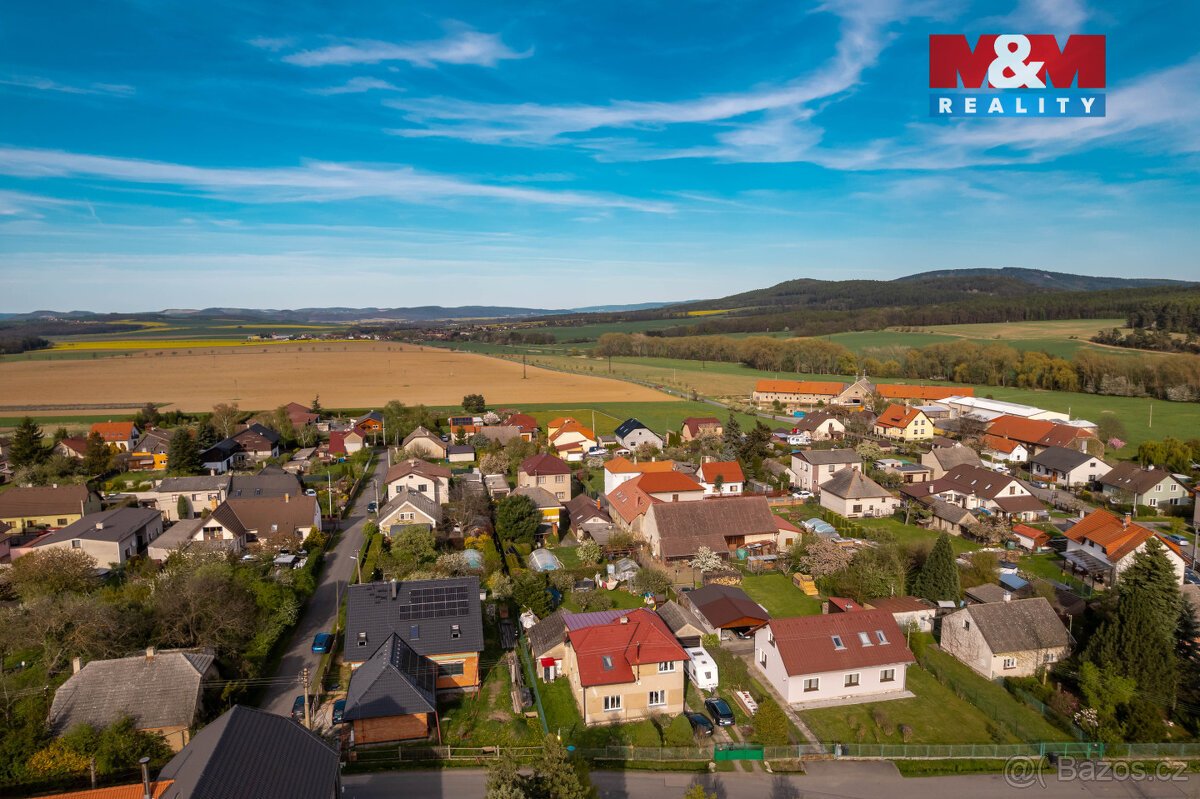 Prodej pozemku k bydlení, 1040 m², Podluhy