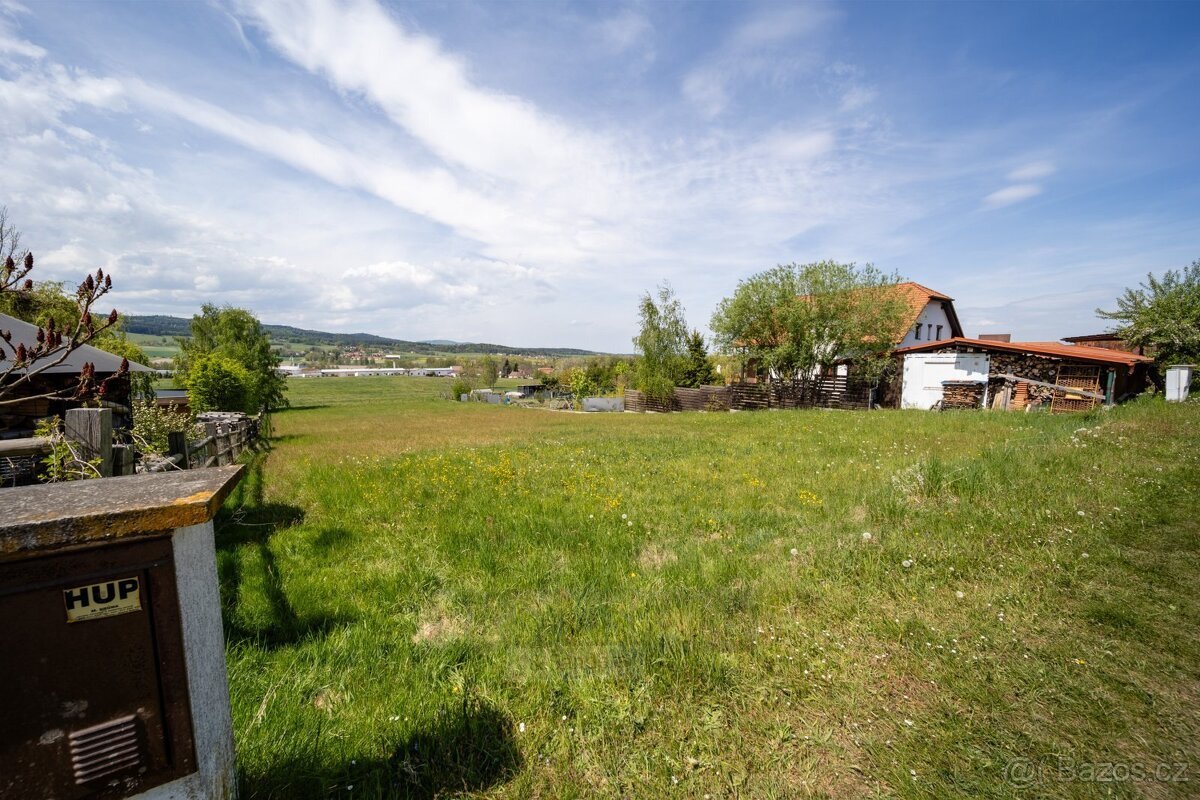 Prodej pozemku pro výstavbu rodinného domu, 1750 m2, Lipí