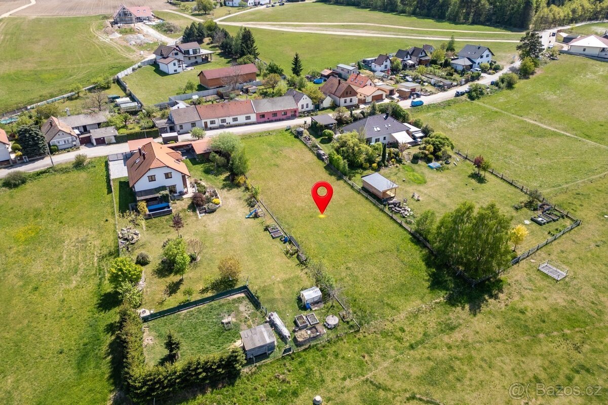 Prodej pozemku pro výstavbu rodinného domu, 1750 m2, Lipí