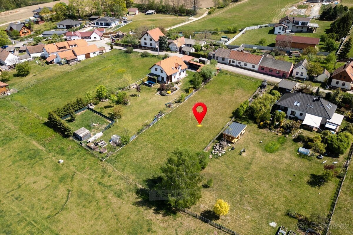 Prodej pozemku pro výstavbu rodinného domu, 1750 m2, Lipí