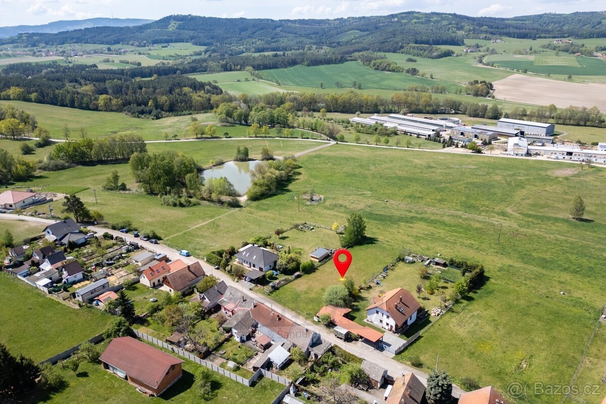Prodej pozemku pro výstavbu rodinného domu, 1750 m2, Lipí