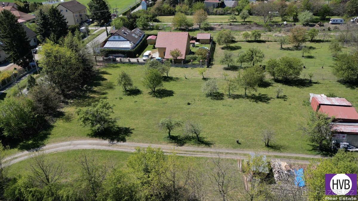 Prodej stavebního pozemku 732 m2, Bášť, Praha - Východ