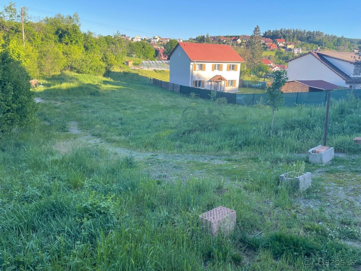 Prodej stavebního pozemku v Kanicích 1928m2