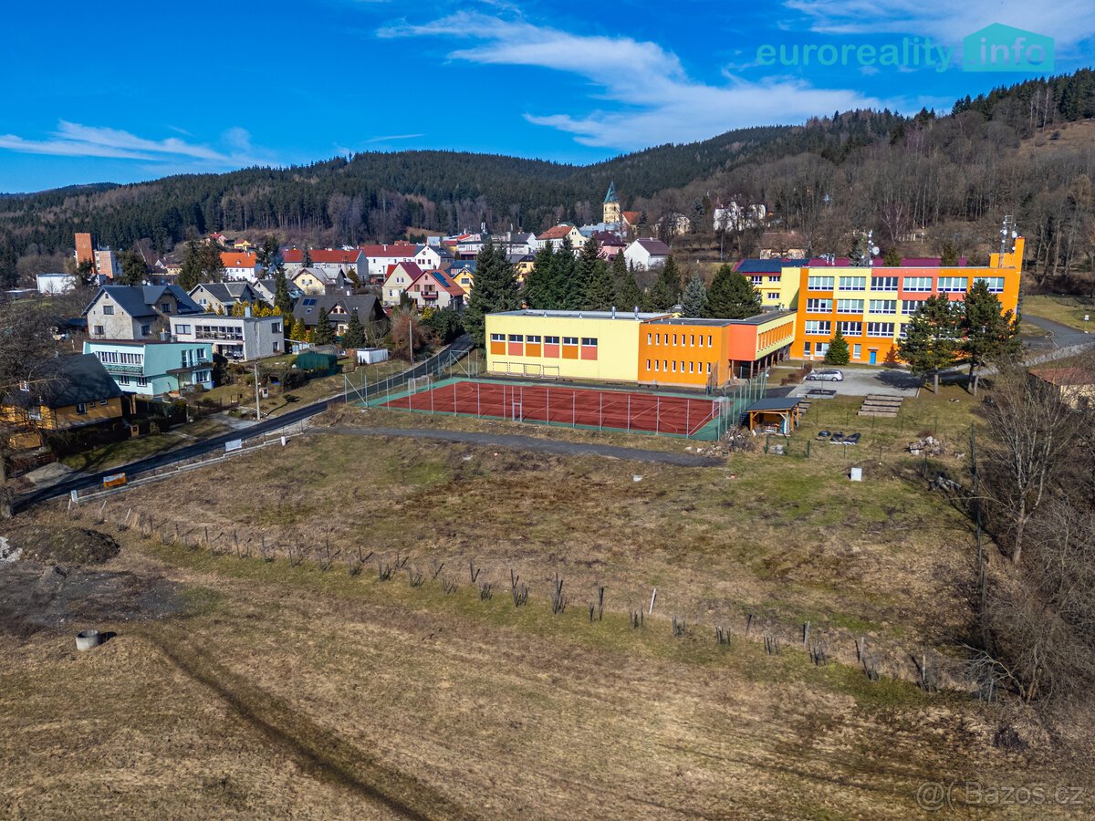 Stavební pozemek 2 606 m² s platným stavebním povolením – Lá