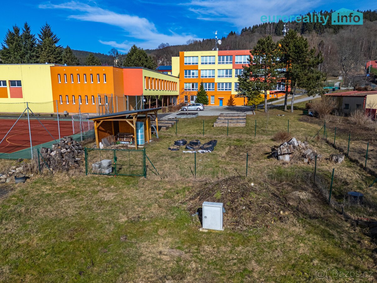 Stavební pozemek 2 606 m² s platným stavebním povolením – Lá