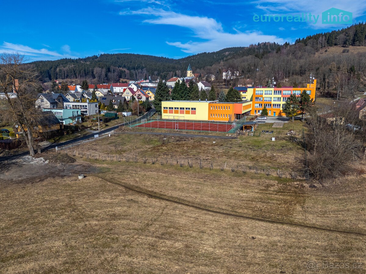 Stavební pozemek 2 606 m² s platným stavebním povolením – Lá