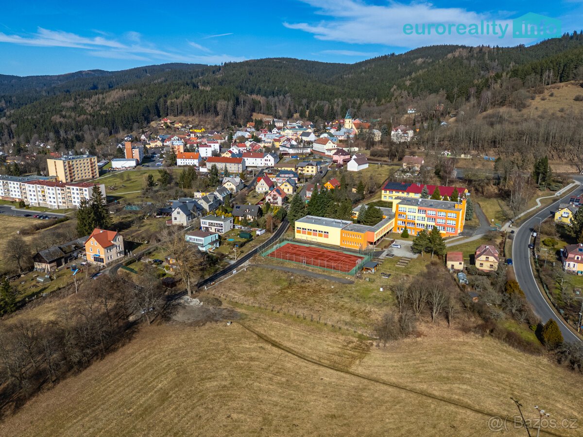 Stavební pozemek 2 606 m² s platným stavebním povolením – Lá