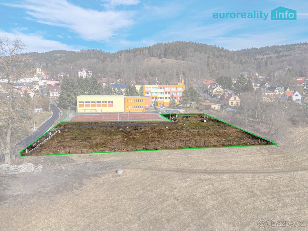 Stavební pozemek 2 606 m² s platným stavebním povolením – Lá