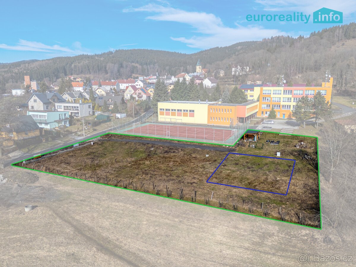 Stavební pozemek 2 606 m² s platným stavebním povolením – Lá
