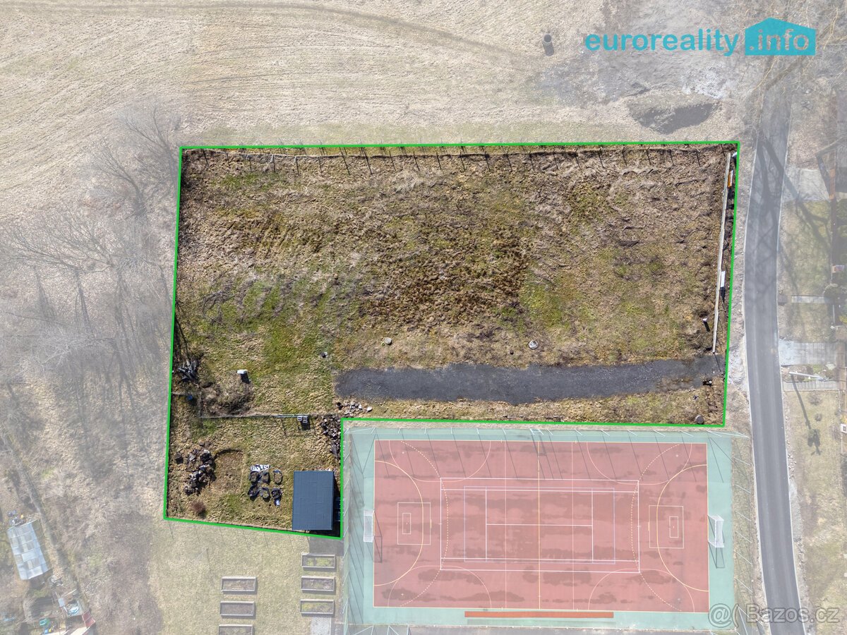 Stavební pozemek 2 606 m² s platným stavebním povolením – Lá