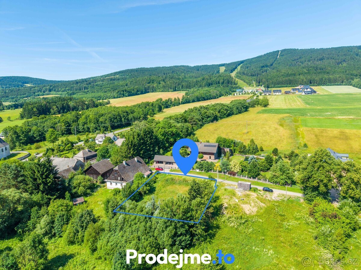 Prodej pozemku se stavebním povolením a projektem, 1 427 m2 